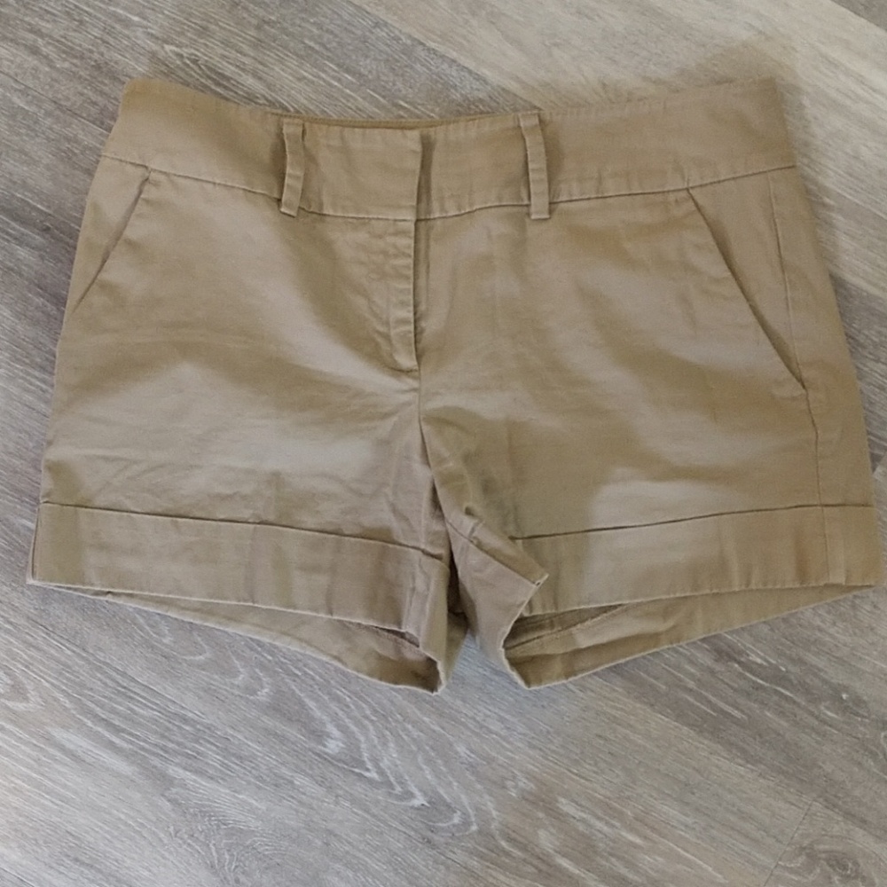 New York & Company 4in Tan Shorts